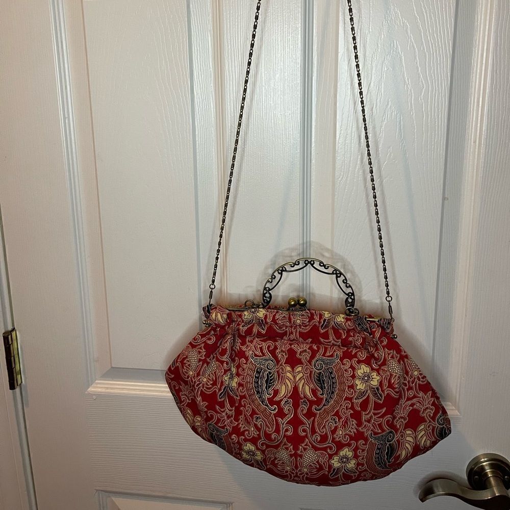 Braciano hand Bag Brass frame &Handle Kiss Lock Red & gold fabric beaded accent